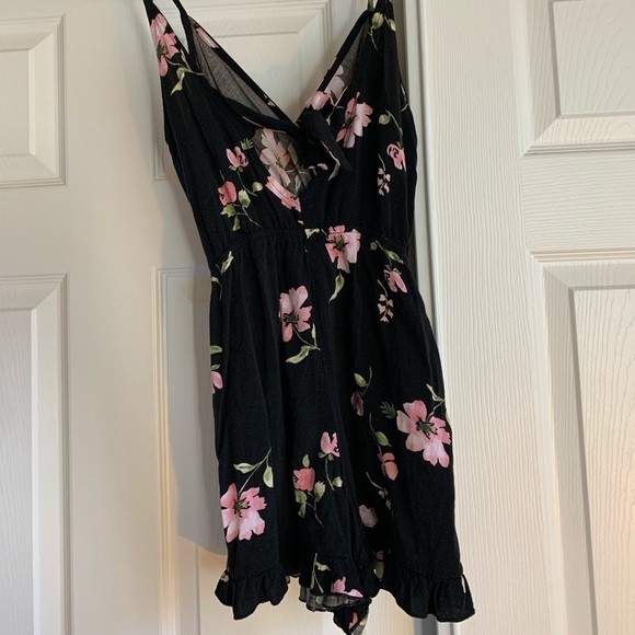 Black romper - Picture 2 of 3